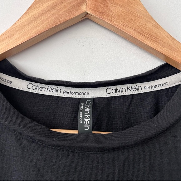 Boxy Cropped T-shirt by CALVIN KLEIN PERFORMANCE - Picture 4 of 6